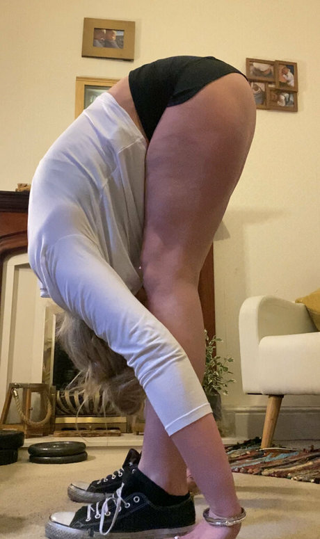 Naakte gelekte OnlyFans-foto van Hornycavegirl