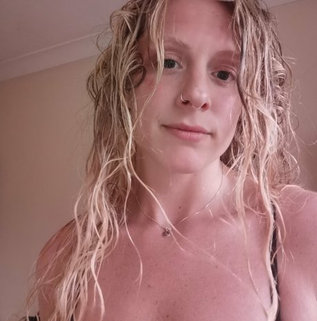 Hornycavegirl
