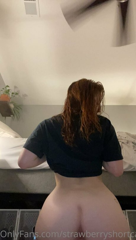 Naakte gelekte OnlyFans-foto van Strawberryshortcakes420
