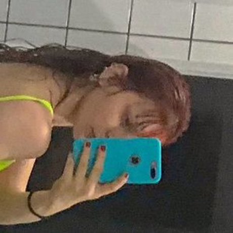 Naakte gelekte OnlyFans-foto van Cyellenalexandra