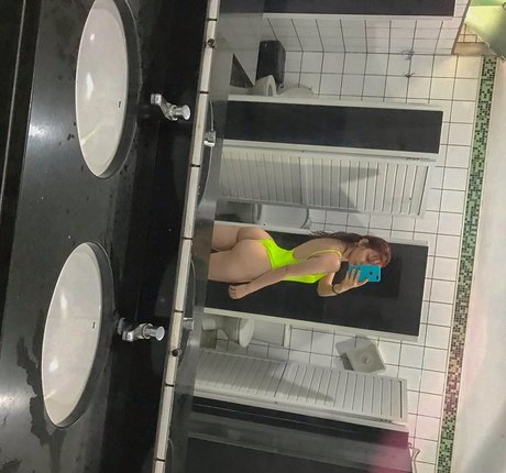 Naakte gelekte OnlyFans-foto van Cyellenalexandra
