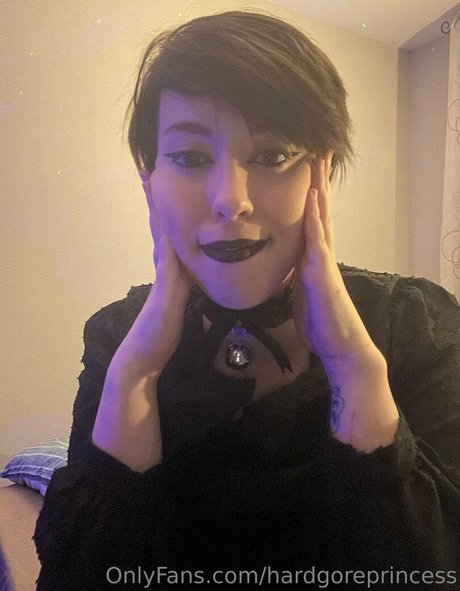 Naakte gelekte OnlyFans-foto van Hardgoreprincess