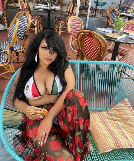 Naakte gelekte OnlyFans-foto van Texas Marie