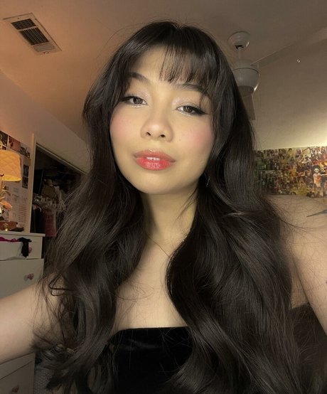 Naakte gelekte OnlyFans-foto van Trin Lovell