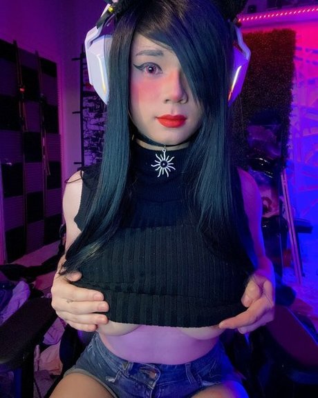 Naakte gelekte OnlyFans-foto van Kouhaidawn