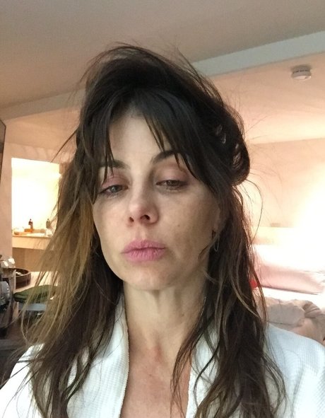 Naakte gelekte OnlyFans-foto van Natasha Leggero