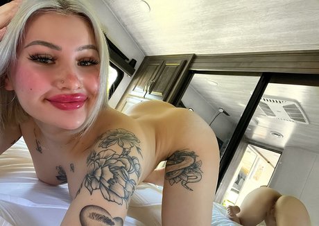 Naakte gelekte OnlyFans-foto van Leeza
