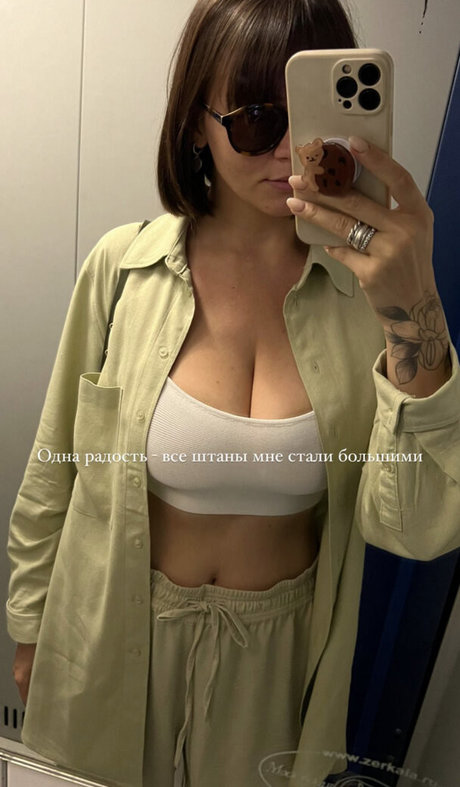 Naakte gelekte OnlyFans-foto van Daria Perel