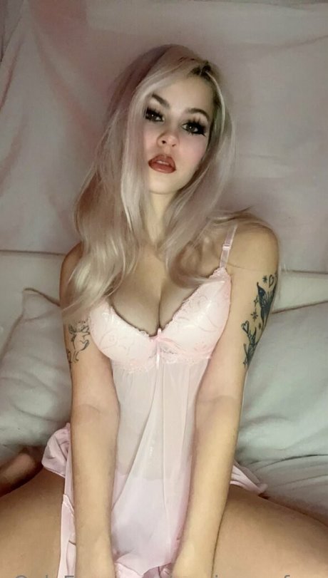Naakte gelekte OnlyFans-foto van Annireneefree