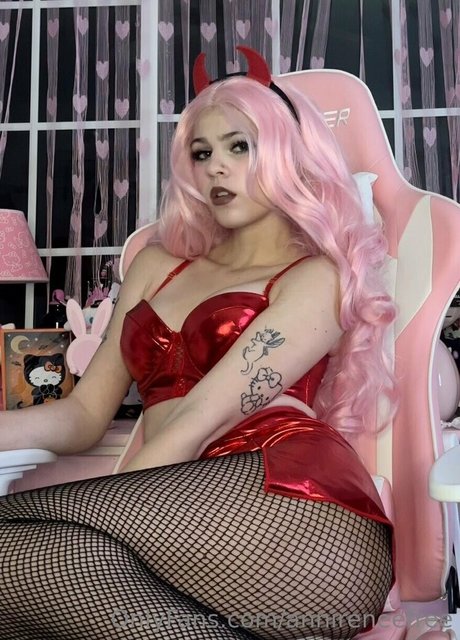 Naakte gelekte OnlyFans-foto van Annireneefree