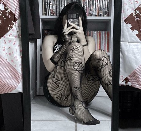 Naakte gelekte OnlyFans-foto van Valeriaiscrying