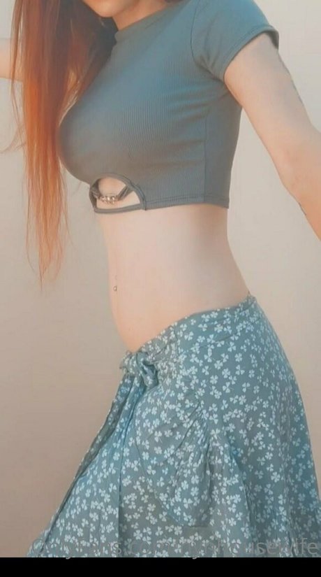 Naakte gelekte OnlyFans-foto van Nynhousewife