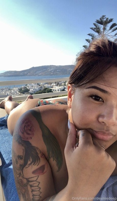 Naakte gelekte OnlyFans-foto van Desireedeep