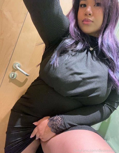 Naakte gelekte OnlyFans-foto van Desireedeep