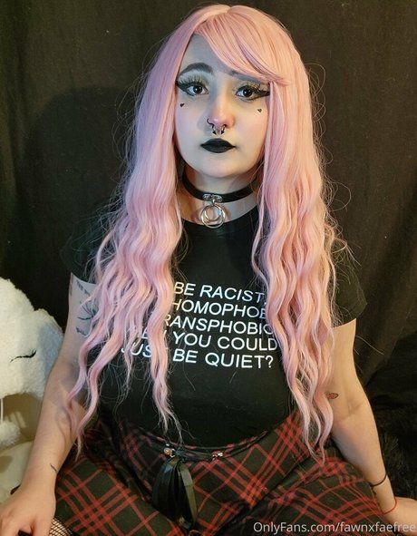 Naakte gelekte OnlyFans-foto van Sirennnyxxfree