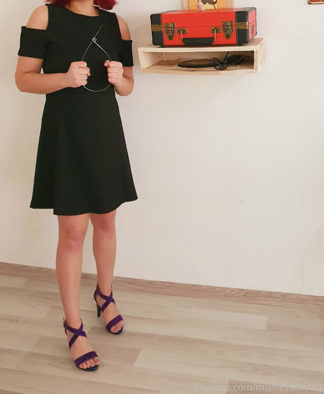Naakte gelekte OnlyFans-foto van Mistressdevin1