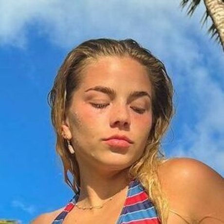 Naakte gelekte OnlyFans-foto van Becca Means