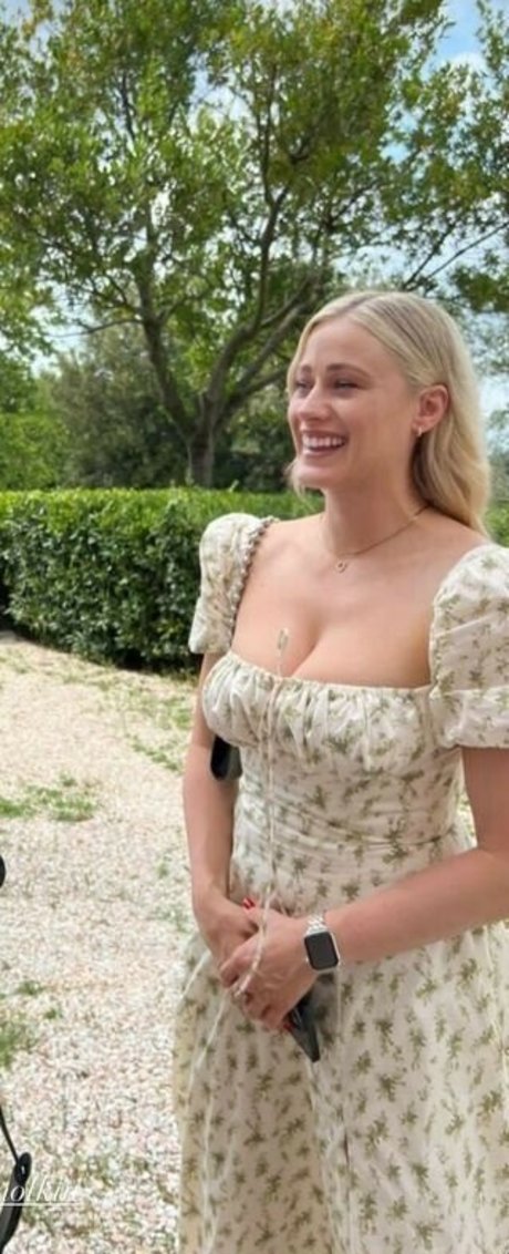 Naakte gelekte OnlyFans-foto van Olivia Taylor Dudley