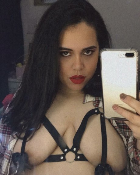 Naakte gelekte OnlyFans-foto van Goddes Nini