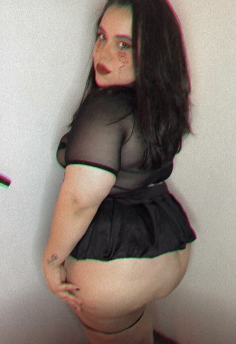 Naakte gelekte OnlyFans-foto van Goddes Nini