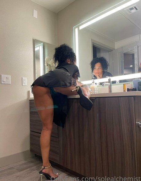 Naakte gelekte OnlyFans-foto van The1nevathe2