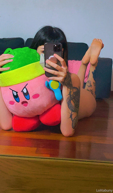 Naakte gelekte OnlyFans-foto van Lolabuny18