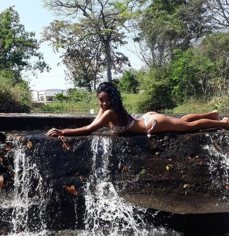 Naakte gelekte OnlyFans-foto van Vanessamaite57