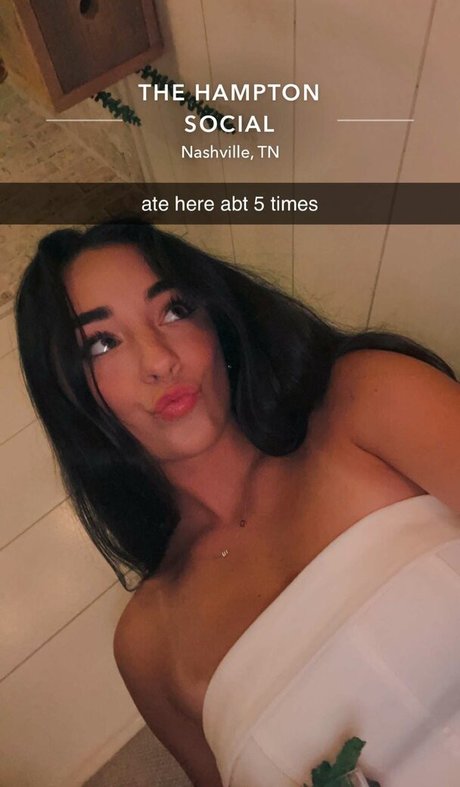 Naakte gelekte OnlyFans-foto van Elena Arenas