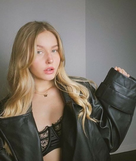 Naakte gelekte OnlyFans-foto van Cirizzzle