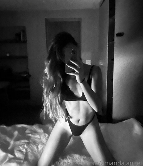 Naakte gelekte OnlyFans-foto van Amandaruberto