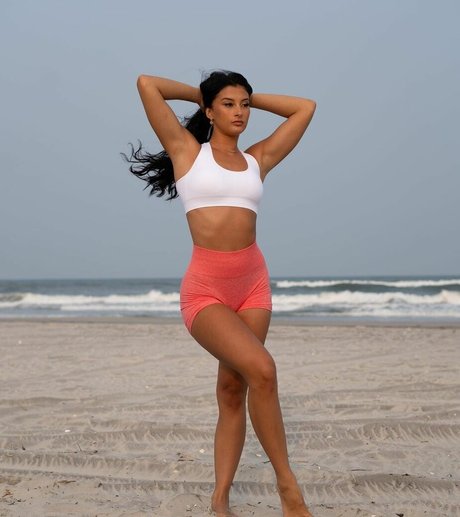 Naakte gelekte OnlyFans-foto van Fitwithbrooke