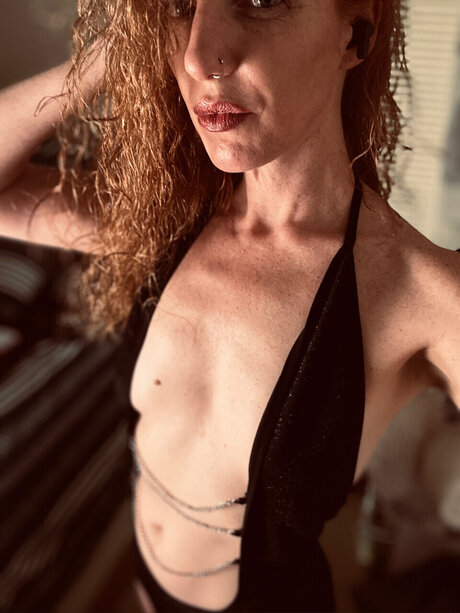 Naakte gelekte OnlyFans-foto van Mommy Match