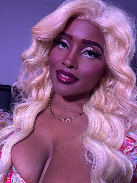 Naakte gelekte OnlyFans-foto van Monet Fontaine