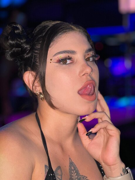 Naakte gelekte OnlyFans-foto van Liatik