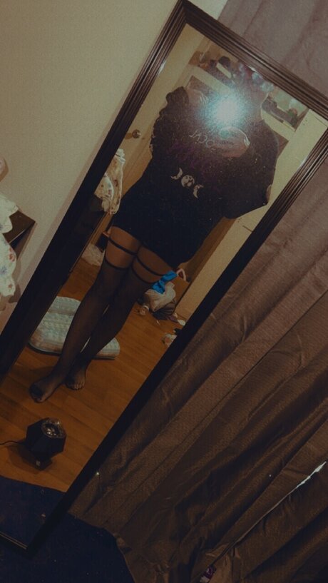 Naakte gelekte OnlyFans-foto van Luna Rose