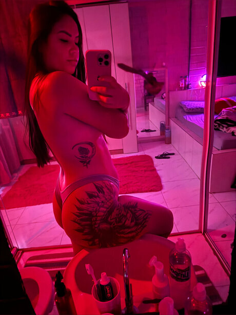 Naakte gelekte OnlyFans-foto van Fio Villanueva