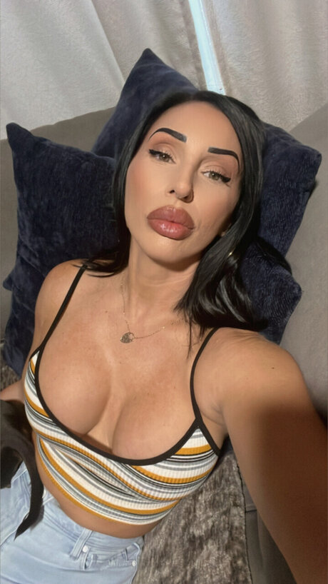 Naakte gelekte OnlyFans-foto van Hi Sasha