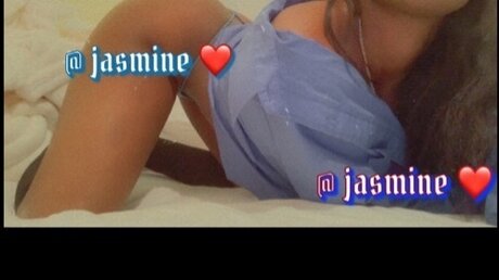 Naakte gelekte OnlyFans-foto van Jasmine