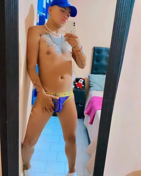 Naakte gelekte OnlyFans-foto van Alexis Daz Becker