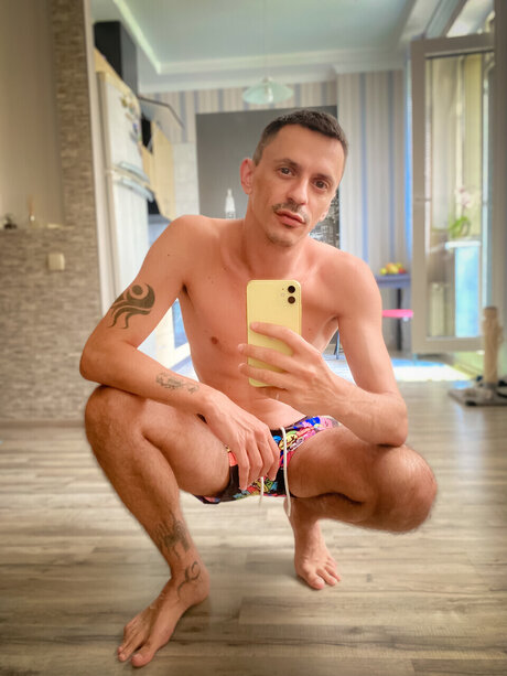 Naakte gelekte OnlyFans-foto van Hairy Tool