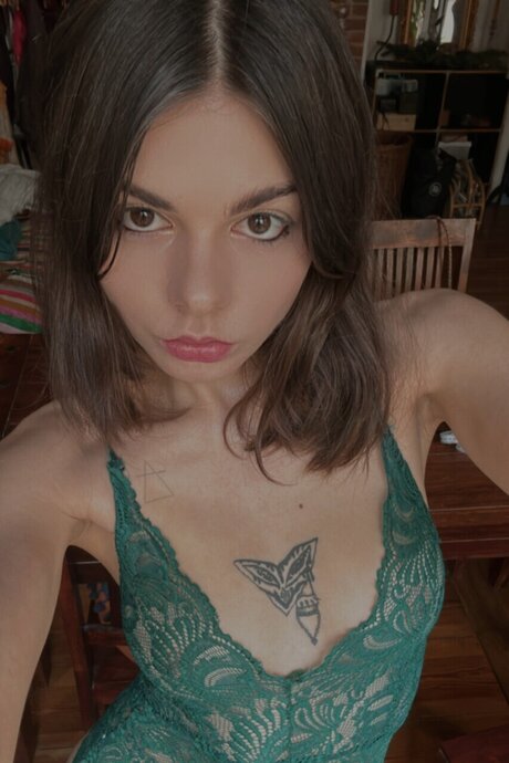 Naakte gelekte OnlyFans-foto van Aleona 
