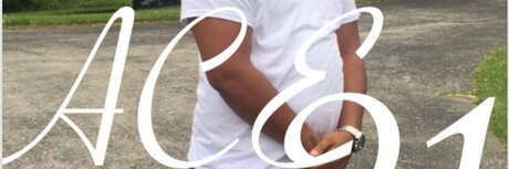 Naakte gelekte OnlyFans-foto van Ace Davis