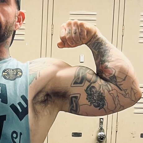 Naakte gelekte OnlyFans-foto van Joe