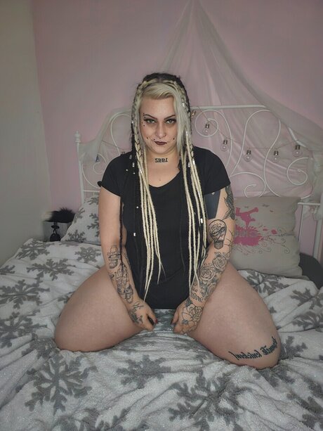 Naakte gelekte OnlyFans-foto van Miss Biibiinella 