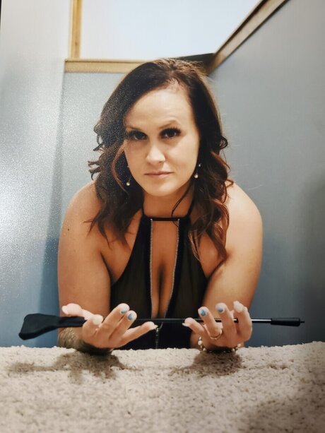 Naakte gelekte OnlyFans-foto van Daddys Little Slt