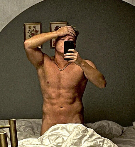 Naakte gelekte OnlyFans-foto van Jaysonkyle