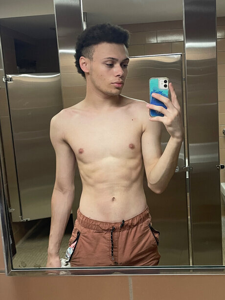 Naakte gelekte OnlyFans-foto van Kj Colby