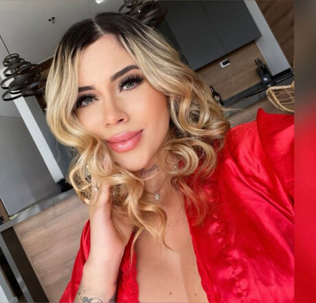 Naakte gelekte OnlyFans-foto van Baddies  Tv