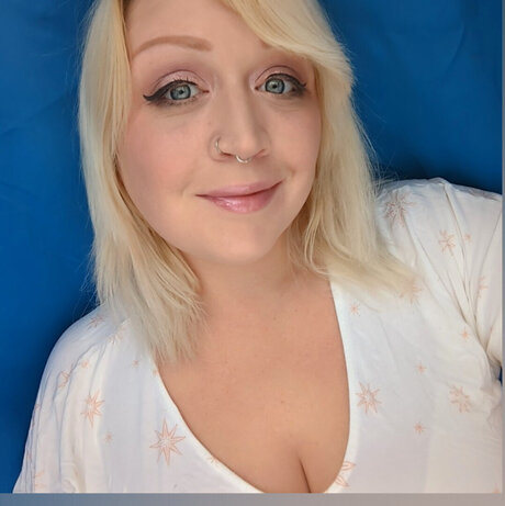 Naakte gelekte OnlyFans-foto van Mary Imaginary