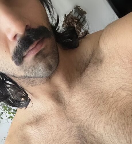 Naakte gelekte OnlyFans-foto van Stonebone